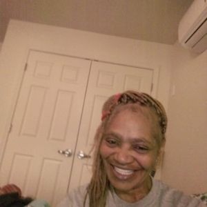 Meet your Posher, Cynthia